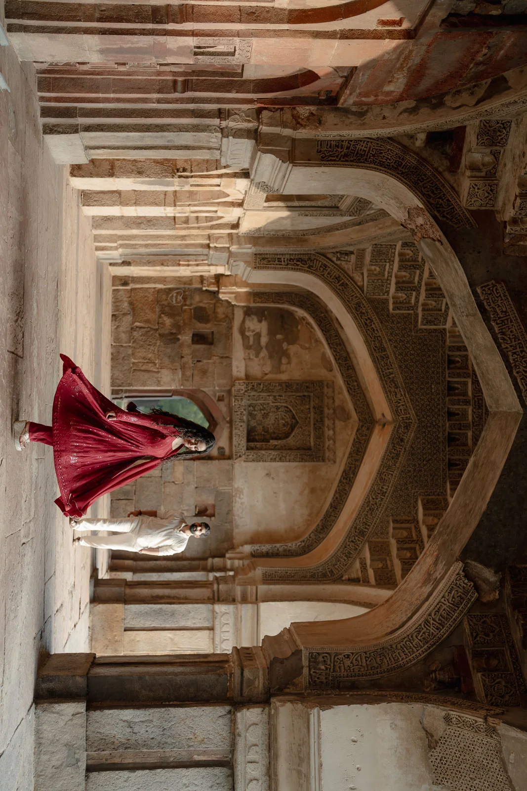 Dramatic Couple Portrait Beneath a Delhi Heritage Arch