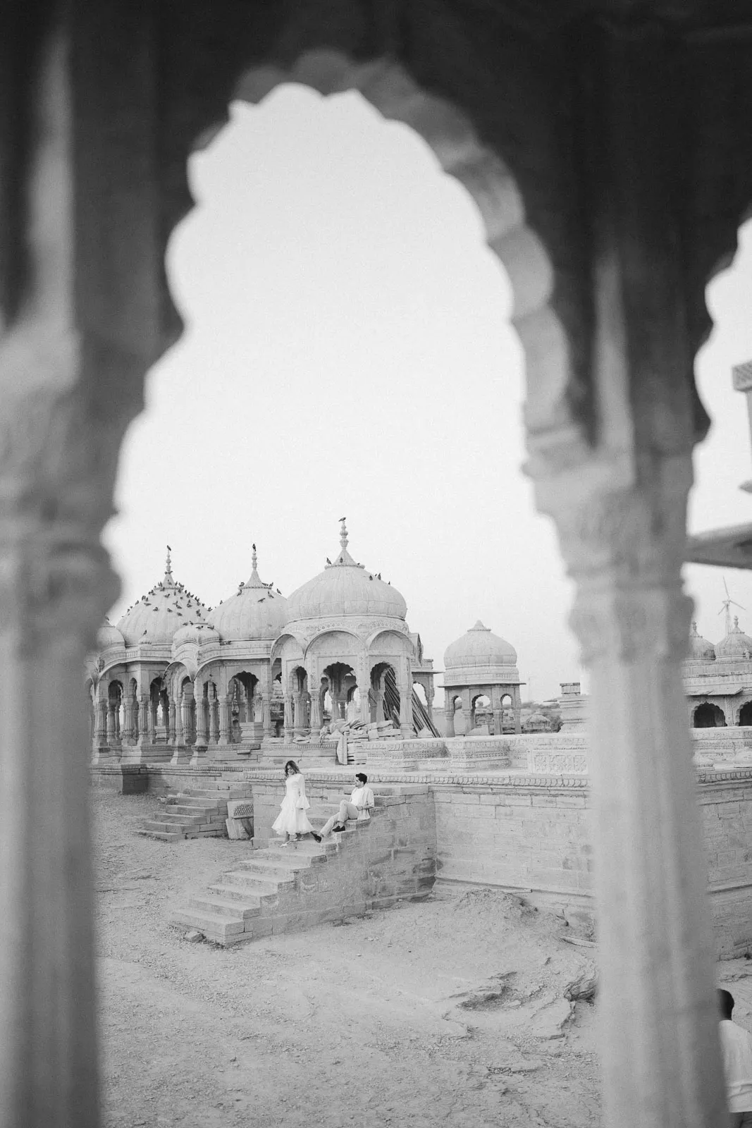 Dreamy Couple Moment Amid Jaisalmer Architecture