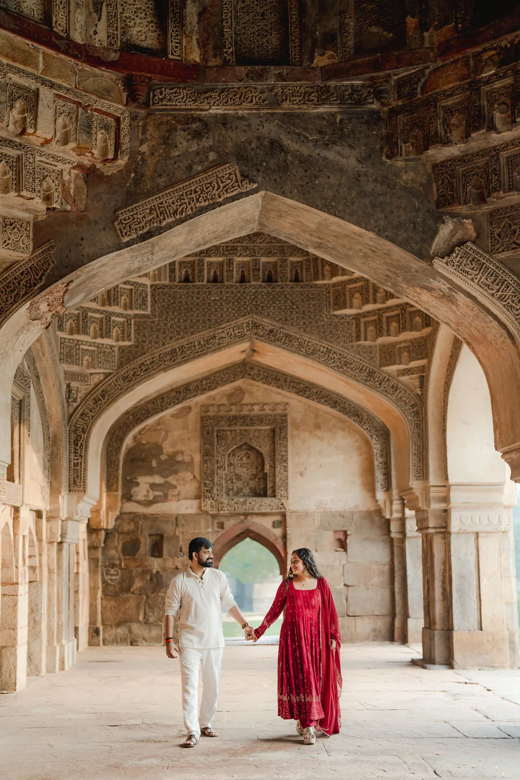 Elegant Couple Beneath a Grand Delhi Archway