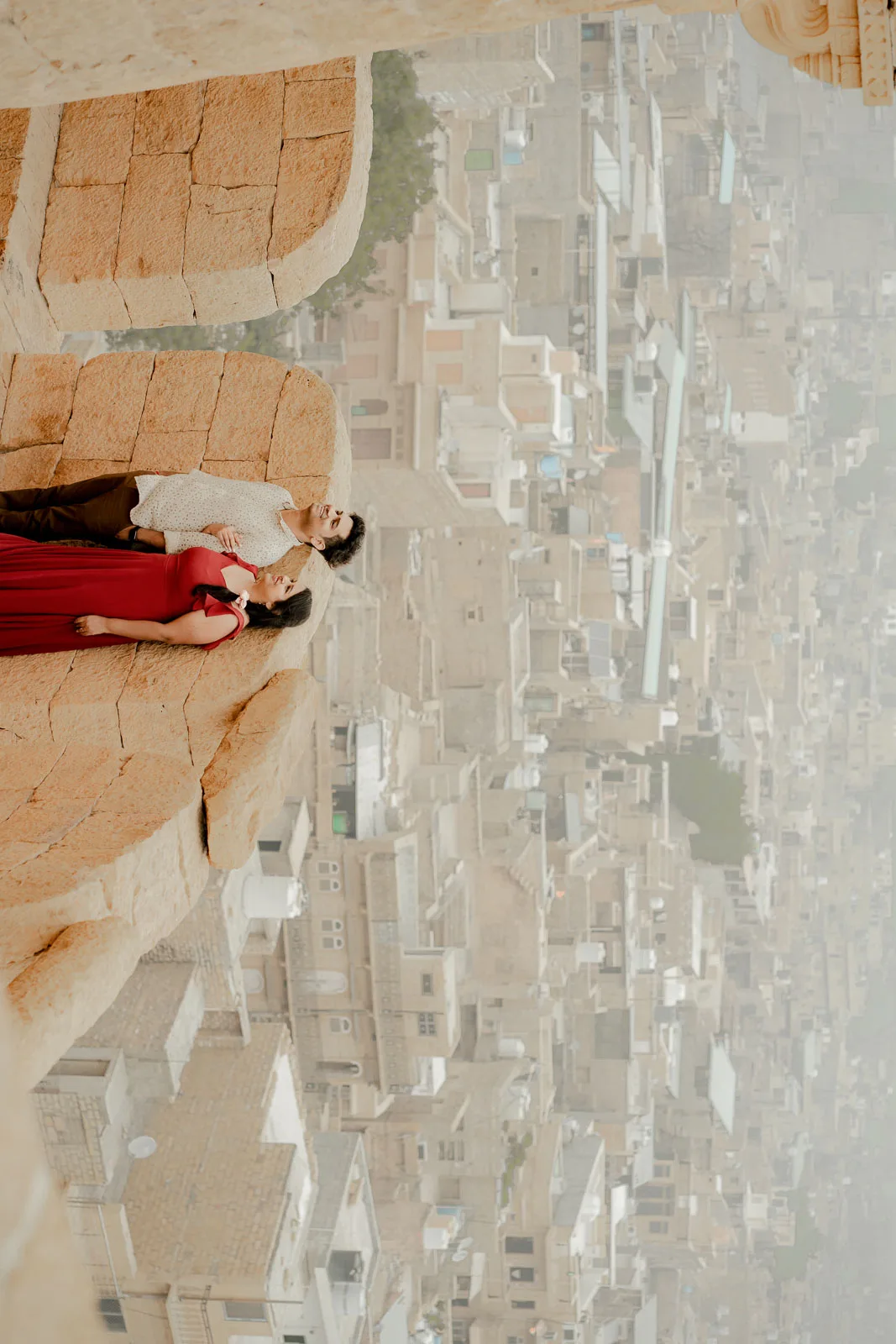 Elegant Couple Moment in Jaisalmer’s Golden Heritage