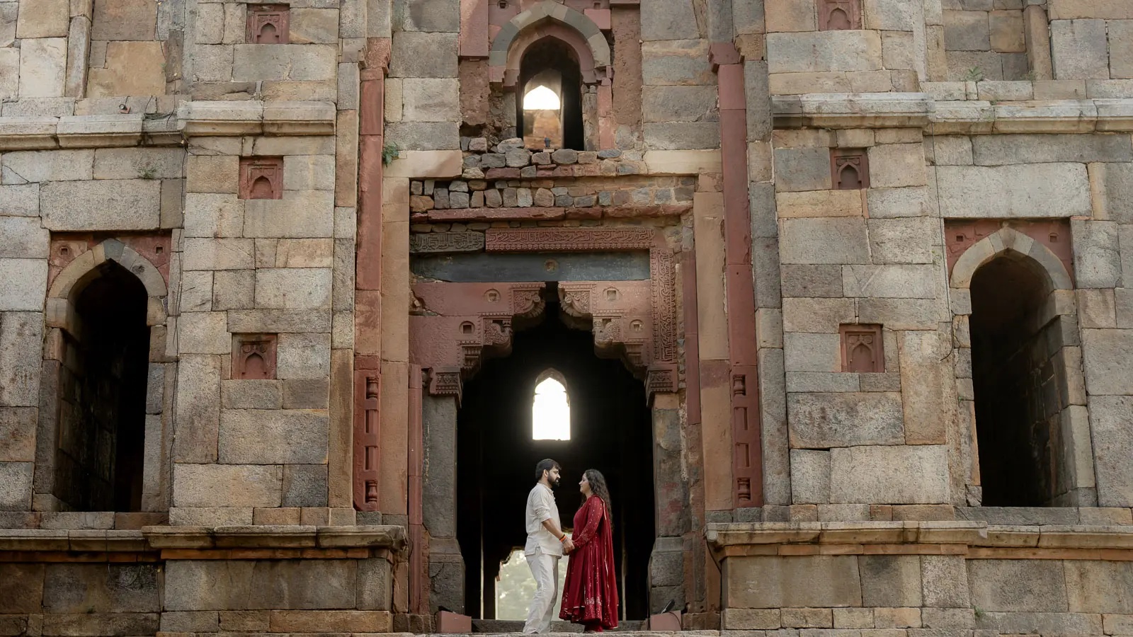 Grand Architectural Couple Portrait for a Delhi Pre-Wedding