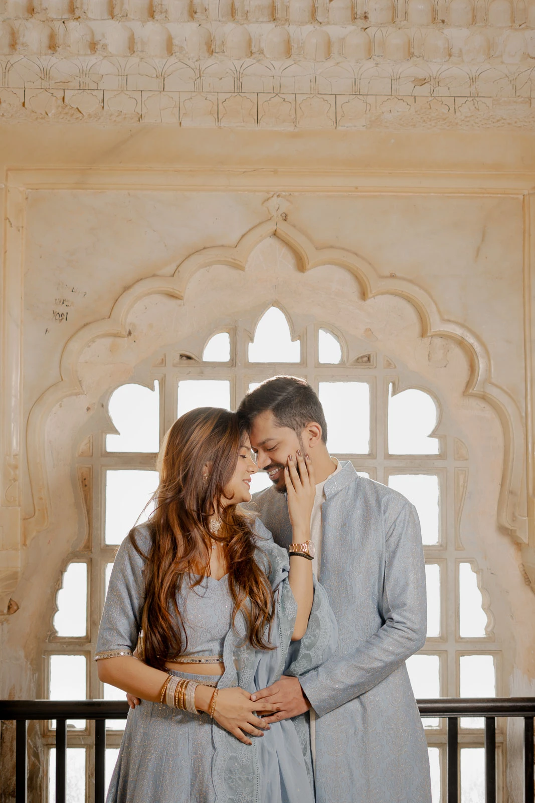 Romantic Couple Portrait in Jaipur Palace Archway
