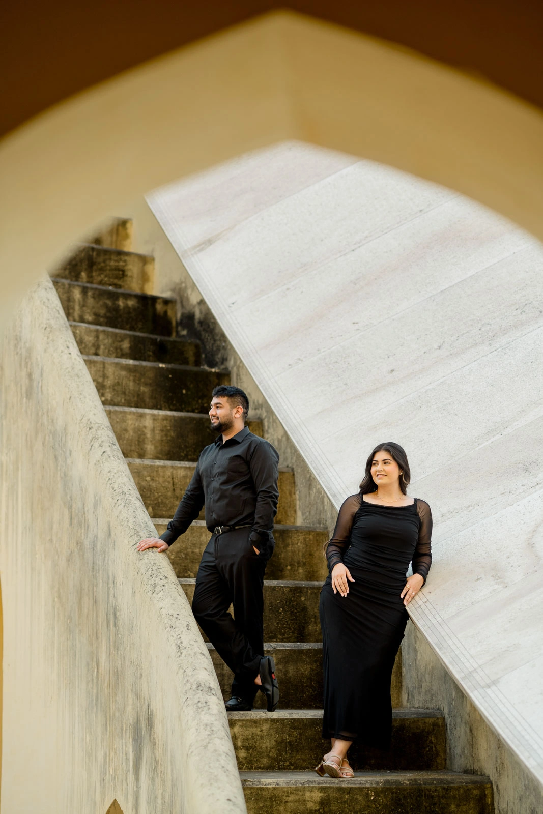 Royal Archway Couple Portrait – Jaipur Prewedding Shoot