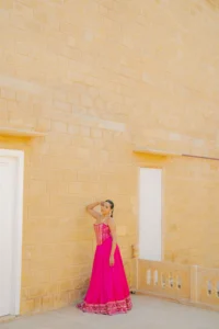The Bride in a Minimal Golden Setting