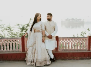 Bride and groom walking along a balcony railing, Jaipur