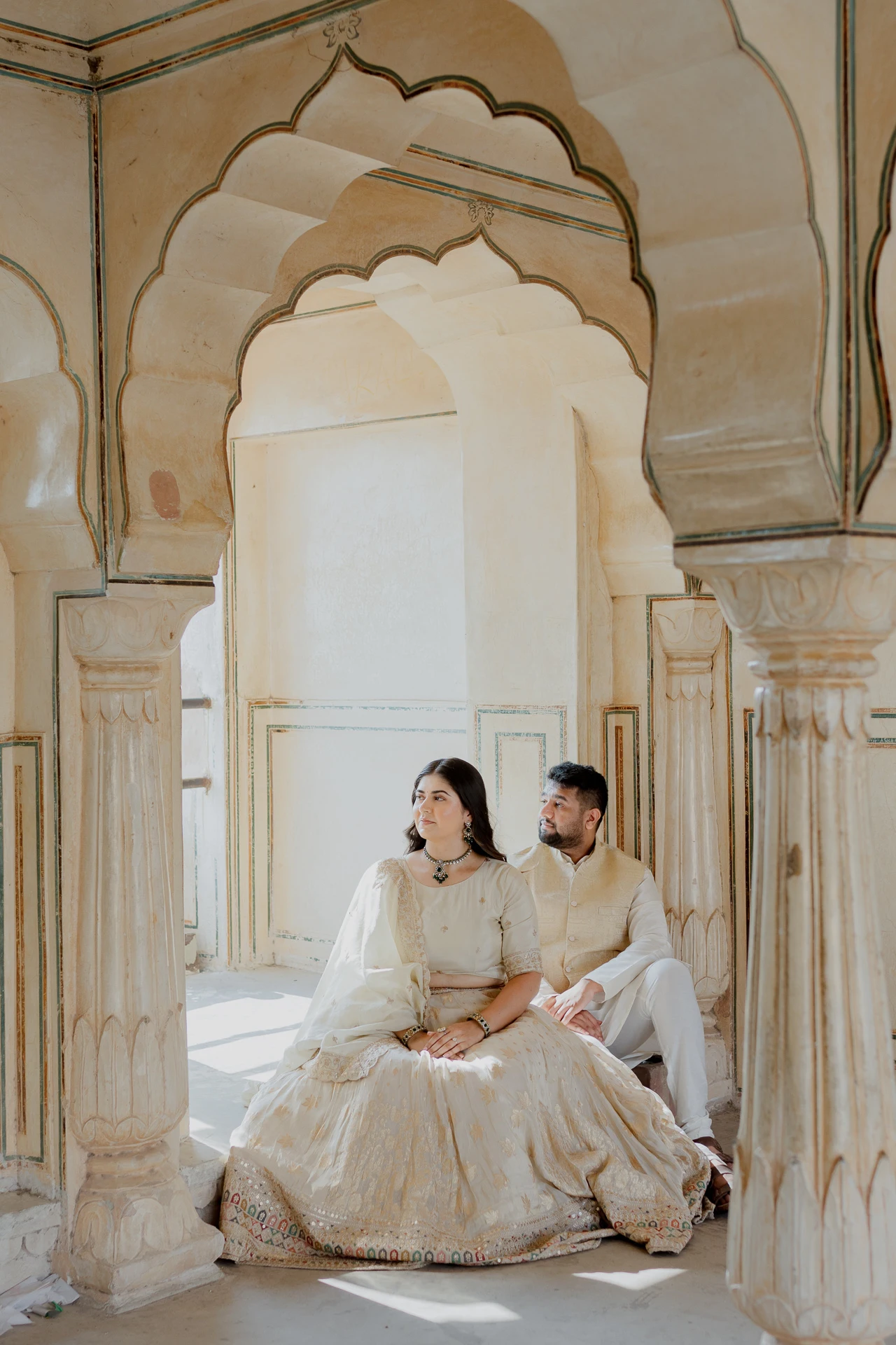 Couple sitting together in a domed fort alcove, Amer Fort